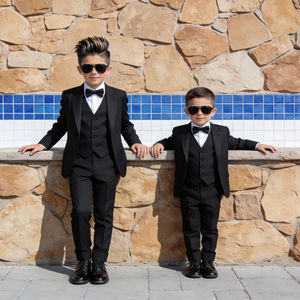 Conjunto de traje de esmoquin negro para niños – Traje formal de 5 piezas para fiesta de boda con blazer, chaleco y pajarita - Product Image 1