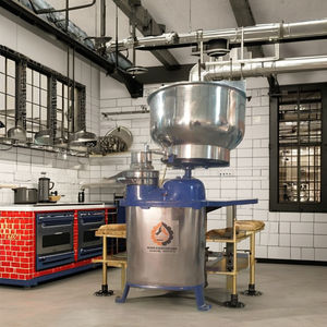 Séparateur centrifuge à disque haute vitesse et haute précision à moteur pour la séparation du lait et de la crème, capacité de 30 L/h - Product Image 3