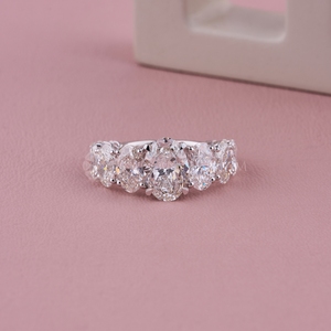 Bague en diamant de taille ovale de conception haut de gamme, diamant créé en laboratoire, or blanc, bijoux fins en diamant pour femmes, provenant d'Inde - Product Image 2