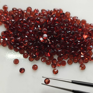 โกเมนสีแดงธรรมชาติ 3.25 มม. ทรงกลมเจียระไนแบบบริลเลียนท์ คุณภาพดีที่สุด พลอยเม็ดเดี่ยวสำหรับทำเครื่องประดับ - Product Image 1