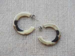 Pendientes de cuerno de búfalo artesanales, ecológicos, modernos y naturales de la mejor calidad para mujer, tamaño personalizable por Perfect Enterprises - Product Image 4