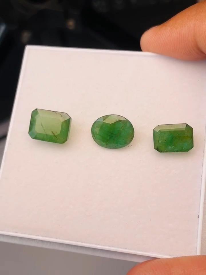 สีเขียว