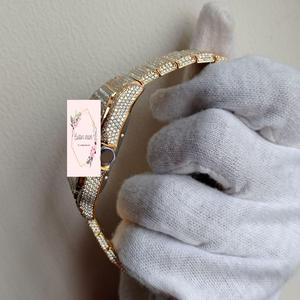 Reloj de Moda Hip Hop Personalizado con Moissanita VVS, Chapado en Oro Amarillo, Correa Cuadrada, Esfera de 41mm, Totalmente Adornado con Piedras, Pasa Prueba de Diamante - Product Image 5