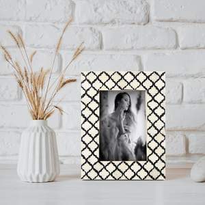 Cadre photo au design élégant avec incrustation en résine et finition brillante en MDF, à prix de gros avantageux - Product Image 1