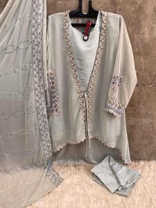 Haut élégant en georgette lourde avec bas en coton importé et organza Dupatta | Tailles XL (42) et XXL (44) -Parfait pour toute occasion - Product Image 3