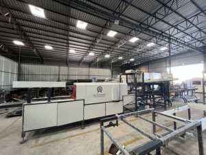 Machine d'emballage sous film rétractable électrique automatique haute performance 200 Bpm avec PLC pour un emballage rapide et précis des boîtes de boissons - Product Image 5