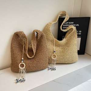 กระเป๋าถักโครเชต์แฟชั่นใหม่สำหรับผู้หญิง ดีไซน์ลายฉลุ พร้อมจี้ห้อย กระเป๋าสะพายลายสัตว์ ปิดด้วยซิปและตัวล็อคแบบ Hasp - Product Image 1