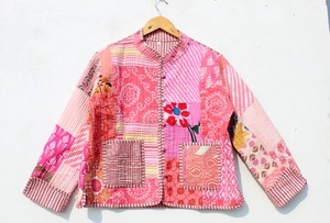 Nouvel arrivage de manteaux matelassés à imprimé floral avec patchwork, vestes indiennes faites à la main, veste matelassée bohème pour femmes - Product Image 4