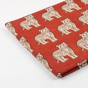 Tela 100% Algodón Ecológica Ligera de 90 GSM con Estampado a Mano de Tigre, Textil Indio Suave para Vestidos de Niñas y Niños - Product Image 3