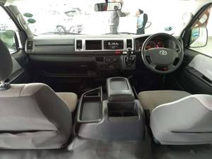 Toyota Quantum Hiace 2.5 D-4D de 14 plazas, usada, año 2021 - Product Image 4