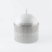 Plat de service rond perforé blanc de luxe en acier inoxydable avec couvercle en dôme pour buffet, chauffe-plats moderne pour traiteur de mariage