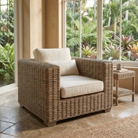 Fauteuils Saint Martinez en bois d'acajou et rotin Kuboo tressé marron, fauteuil rembourré en tissu, mobilier de patio haut de gamme pour resort, style minimaliste