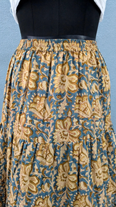 Jupe longue à volants élégante de style bohème, en coton respirant beige, motifs inspirés de la technique de la main sur tissu. - Product Image 2