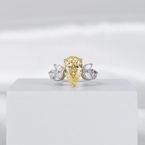 Anillo de Compromiso con Diamante Amarillo Canario en Forma de Pera de 3 Quilates, Anillo de Diamante Cultivado en Laboratorio de Oro de 14K, Anillo de Promesa Nupcial Amarillo Elegante para Mujer - Product Image 1