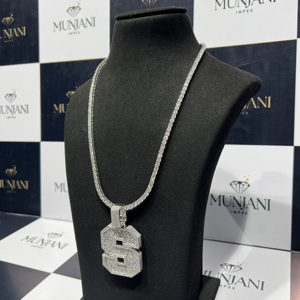 จี้เพชรทรงตัวอักษร S ประดับเพชร VVS คุณภาพเยี่ยมจาก MUNJANI IMPEX ได้รับการรับรองจาก IGI เหมาะสำหรับผู้ชาย ทำจากเงินแท้ 925 ชุบทอง ดีไซน์หรูหราสไตล์ฮิปฮอป - Product Image 5