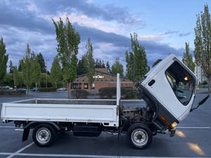 Venta al por mayor: Camioneta diésel 4x4 Canter Guts modelo 1998 de segunda mano con aire acondicionado, transmisión de 5 velocidades, volante a la derecha, ¡lista para enviar con entrega 24/7! - Product Image 3