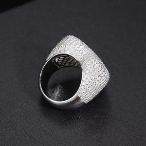 Grande bague signet unisexe en forme de cœur glacé, plaquée or 18 carats, entièrement pavée de moissanite VVS, alternative au diamant de laboratoire, style bling streetwear - Product Image 2