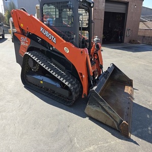 Chargeuse compacte Kubota SVL95-2 d'occasion 2022, capacité nominale de 1 tonne, faible nombre d'heures de fonctionnement, composants moteur essentiels - Product Image 1