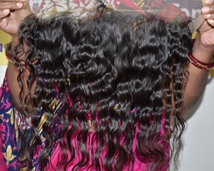Vente en gros de cheveux humains naturels non traités 13*4 trame de génie ondulée frontale aucune perte de cheveux humains vierges vietnamiens bruts au temple - Product Image 1