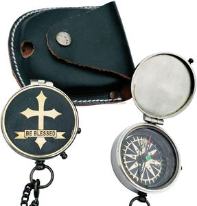 เข็มทิศทางทะเลโบราณพร้อมสลักลายทางศาสนาเคสหนังแบบพกพาพกพาสำหรับเป็นของขวัญการเดินทาง - Product Image 1