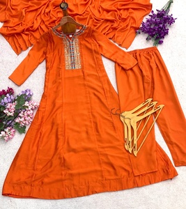 Ensemble Kurti prêt-à-porter en soie Vichitra avec broderie de designer, comprenant un haut, une jupe et un dupatta brodé en soie Vichitra. - Product Image 5