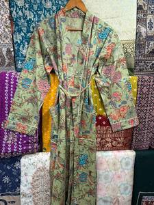 Bata Kimono de Algodón en Verde Oliva con Estampado Floral, Diseño Artesanal Hecho a Mano, Talla Única, Bata de Algodón Estampada, Bata de Baño - Product Image 5