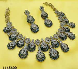 Parure de bijoux luxueuse en diamant américain bleu saphir, collier goutte d'eau plaqué or et boucles d'oreilles pendantes pour tenue de mariée - Product Image 1