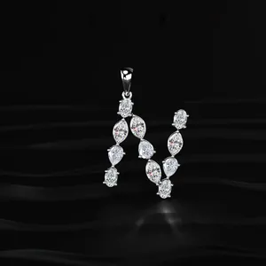 Pendentif en diamant CVD cultivé en laboratoire certifié IGI, clarté VVS-VS, nouvelle arrivée, lettre V, avec collier solitaire en or blanc couleur D-E. - Product Image 1