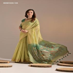 Colección de Última Moda para Festivales: Saree-Blusa de Algodón Muga con Tejido Resham, Pallu y Butties, con Borde Zari - Product Image 1
