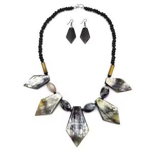 Collar de Cuerno de Búfalo Moderno Pulido con Grabado Personalizado, Colgante de Cuerno de Vaca Natural, Joyería Boho Hecha a Mano, Artesanía Curiosa - Product Image 3