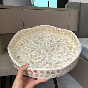 Plateau en mosaïque de coquillages fait main, forme irrégulière, motif floral, décoration d'intérieur, artisanat naturel, art des coquillages, plateau de service décoratif - Product Image 6