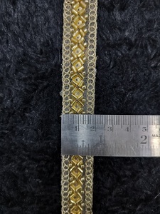 Ruban de bordure géométrique brodé de zari métallique haute densité, avec motif losanges et passepoil de perles pour robe caftan - Product Image 2