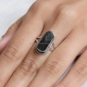 Bague classique en argent sterling 925 plaqué rhodium avec tourmaline noire véritable, faite à la main, cadeau de mariage pour elle - Product Image 3