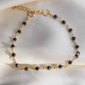 Pulsera delicada de ónix en bruto con cuentas, plata de ley 925, cadena chapada en oro de 14 quilates, joyería de piedras preciosas para mujer, regalo. - Product Image 1