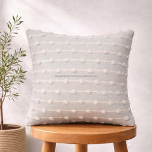 Coussin décoratif rose pâle, housse de coussin en coton style bohème avec rayures horizontales et détails à pois, accent tissé style ferme - Product Image 3