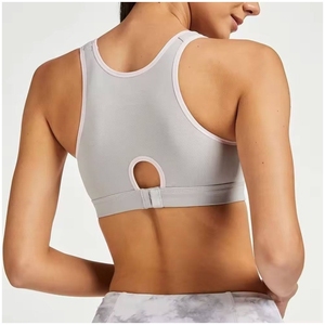 Sujetador deportivo de yoga y fitness para mujer, ligero, con espalda cruzada, de alto soporte, transpirable y con logo frontal, al por mayor - Product Image 3