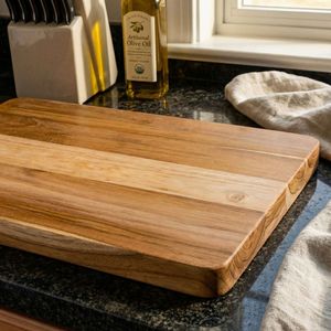 Planche à découper en bois massif faite à la main, non toxique et facile à nettoyer, compatible lave-vaisselle - Product Image 6