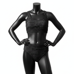 Conjunto de bikini de poliéster y spandex premium, color negro sólido, tela elástica con estampado completo, logotipo personalizado por transferencia térmica, conjunto de bikini para mujer. - Product Image 1