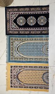 Alfombra de Oración Acolchada Antimicrobiana de Poliéster Jacquard con Diseño Persa Tradicional, Ecológica y Apta para Mascotas, Venta al Por Mayor - Product Image 4