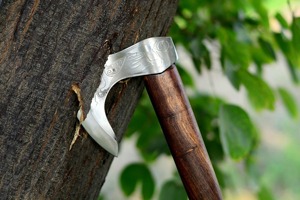 Hacha Vikinga de Acero al Carbono Forjada a Mano con Mango de Madera de Palisandro, 24 Pulgadas de Longitud Total, para Camping y Bricolaje - Product Image 2