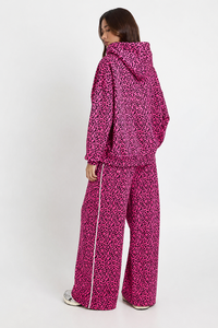 Ensemble de survêtement premium 2 pièces pour femme, imprimé léopard rose, avec sweat à capuche court et pantalon de jogging contrastant, style streetwear décontracté - Product Image 2
