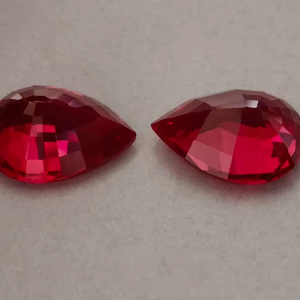 พลอยทับทิมทรงลูกแพร์เม็ดเดี่ยว สีแดงเข้ม คุณภาพพรีเมียม ผลิตในห้องปฏิบัติการ สำหรับทำเครื่องประดับ งานฝีมือ - Product Image 2