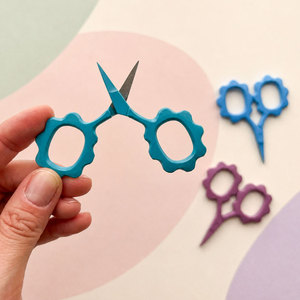 Ciseaux à broder de couleur personnalisée, en acier inoxydable, à pointe fine, pour travaux manuels et couture, vente en gros OEM - Product Image 2