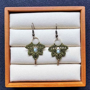 Boucles d'oreilles pendantes artisanales plaquées or, style vintage, en macramé vert, avec pierre de lune, motif feuille bohème, pierres précieuses naturelles, bijoux de mariage pour femme - Product Image 1