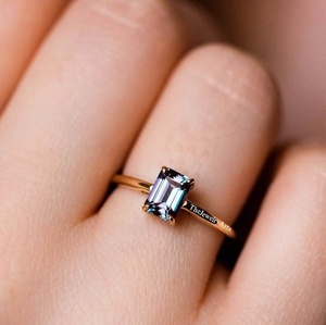 Bague halo en alexandrite, bague en alexandrite créée en laboratoire, bague à pierre changeante de couleur, alexandrite taille émeraude, bague pour cadeau de mariage - Product Image 3