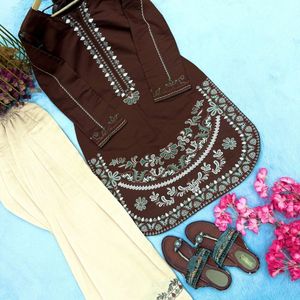 Conjunto de pantalón palazzo de seda romana pura premium con bordados, mangas elegantes y diseño completamente cosido. Este elegante conjunto es étnico. - Product Image 4
