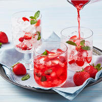 Groothandel Leverancier Private Label OEM ODM Sprankelende Aardbeien Sap Soda Puree Magere Versie 330ml Blikje Wana Fabrikant Vietnam