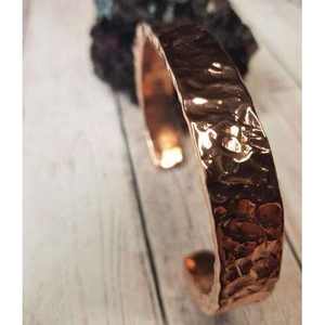 Brazalete Unisex Elegante Hecho a Mano con Cobre y Latón, Joyería de Primera Calidad con Grabado, Brazaletes de Moda - Product Image 2