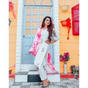 Ensemble de costume en coton blanc à motifs roses faits à la main pour femmes avec dupatta rose, taille XS - Product Image 5