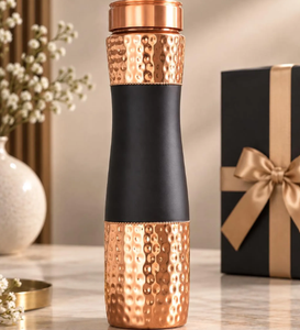 Botella de Agua de Cobre Puro con Revestimiento Negro Mate, Diseño Martillado, Tapa Hermética, Ideal para Viajes, Yoga y Actividades al Aire Libre - Product Image 4
